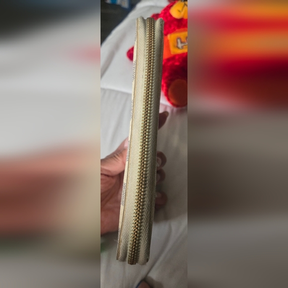 Louis Vuitton Damier Azur Pattern Canvas Zippy Wallet - Neutral - Picture 5 of 15